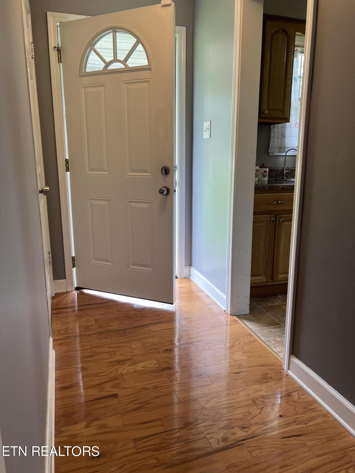 136 Athens Road Oak Ridge, TN 37830 - Photo 18 of 50 front hall