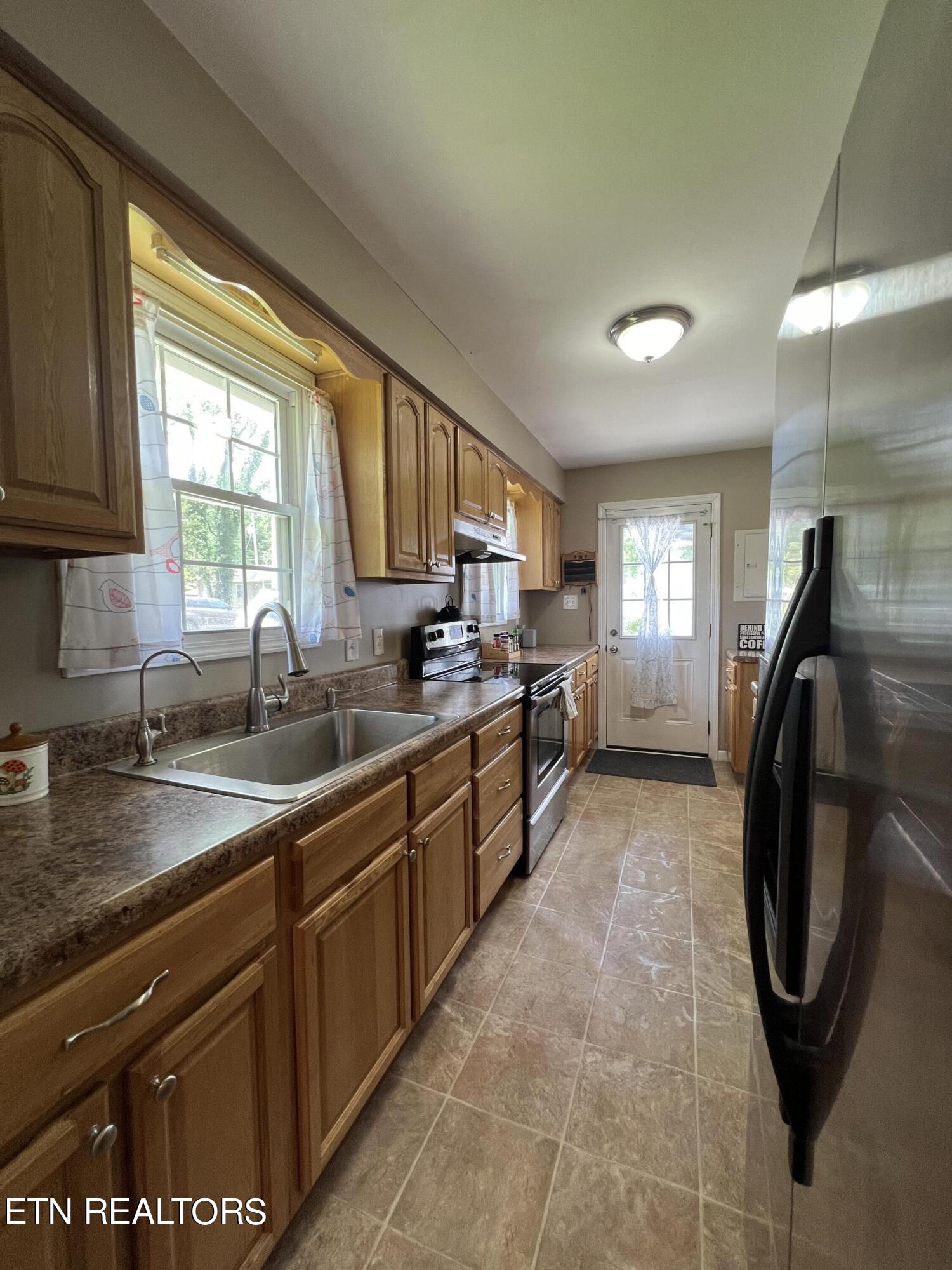 136 Athens Road Oak Ridge, TN 37830 - Photo 20 of 50 kitchen8