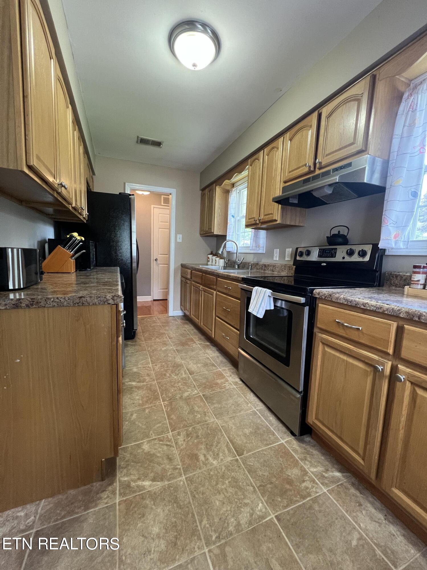 136 Athens Road Oak Ridge, TN 37830 - Photo 21 of 50 kitchen7