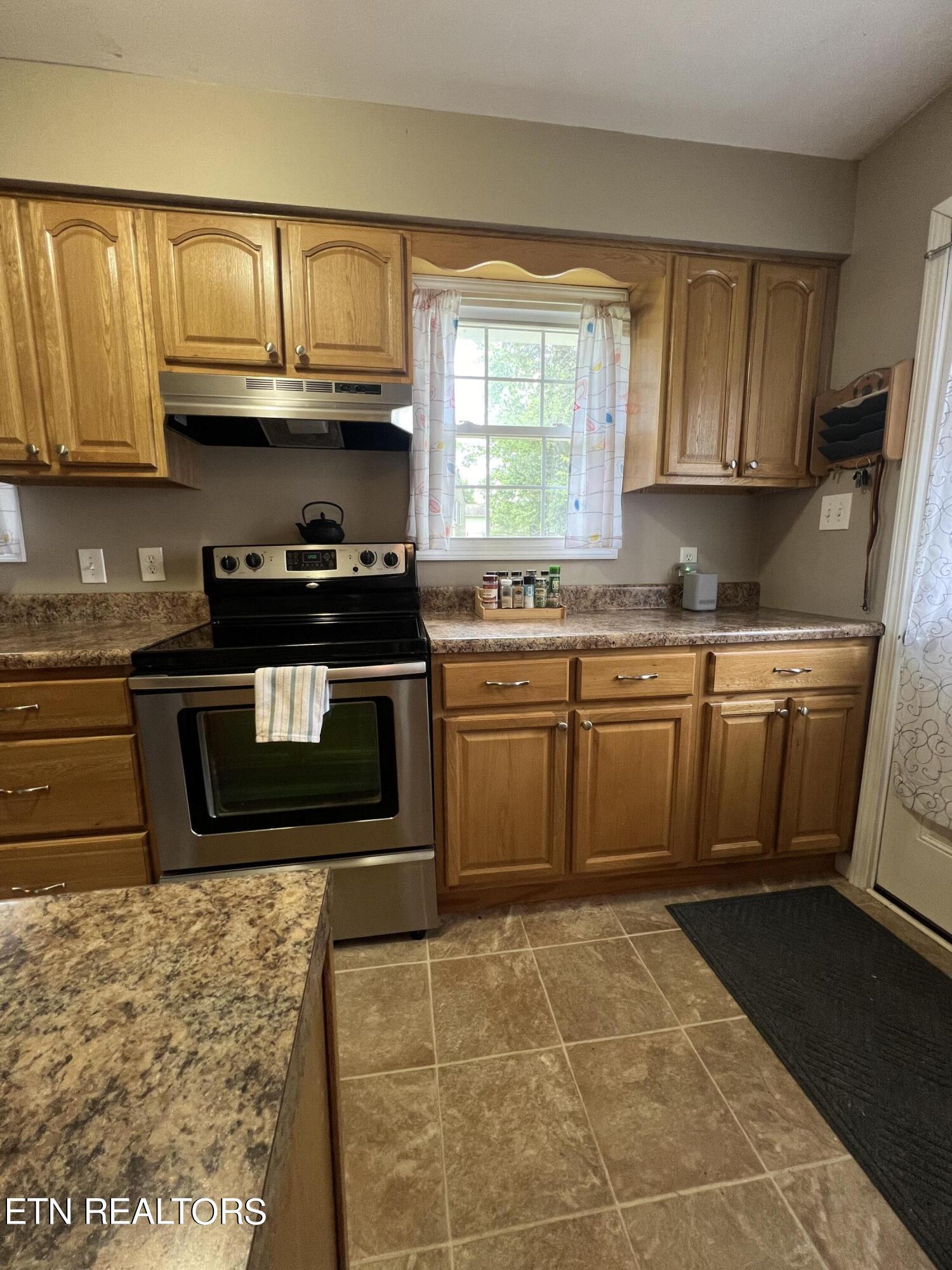 136 Athens Road Oak Ridge, TN 37830 - Photo 6 of 50 Kitchen2
