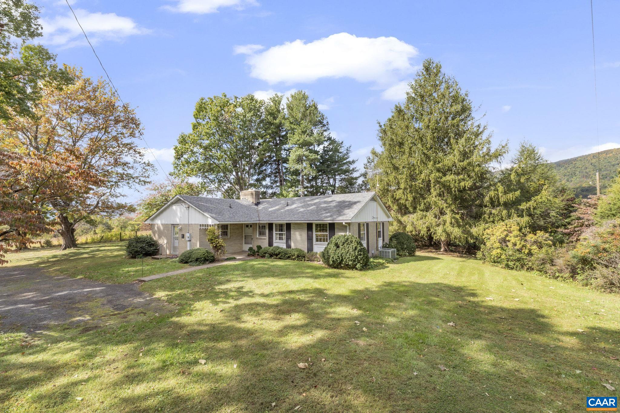 a view of a house with a yard