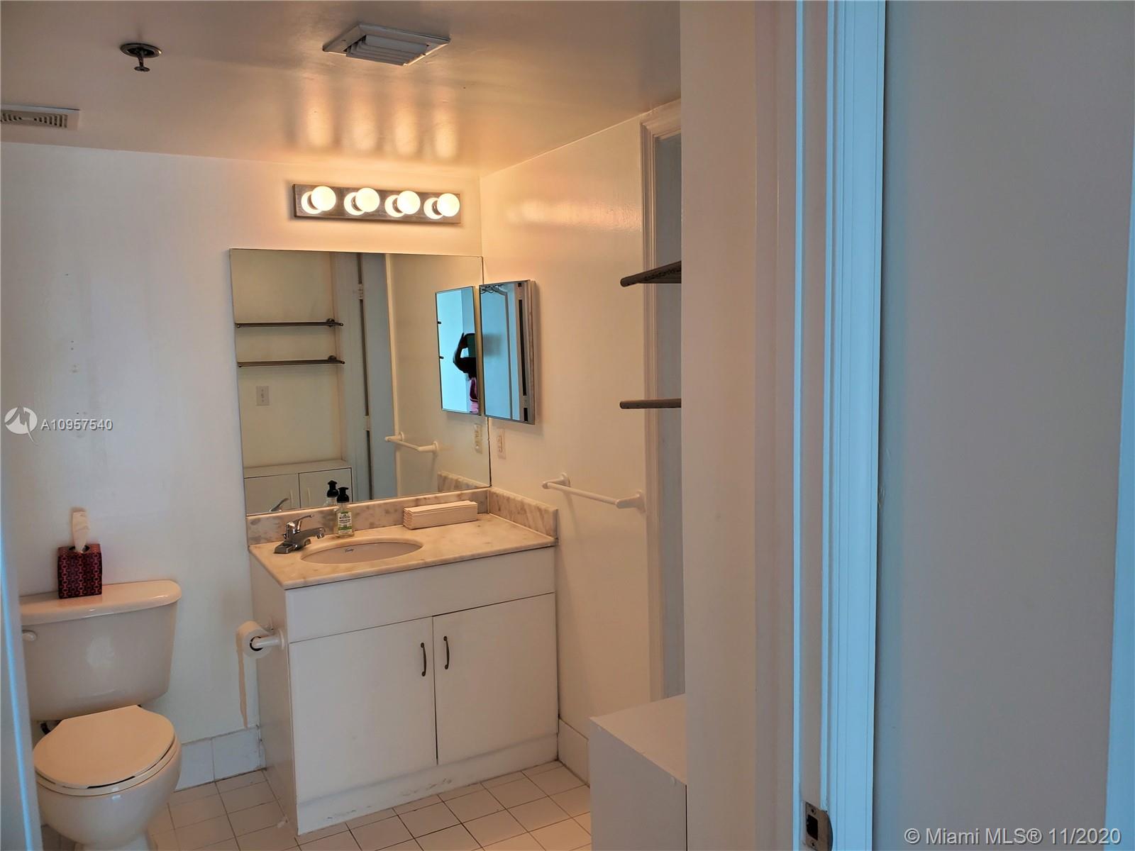 1200 Brickell Bay Drive, Unit 4003 Miami, FL 33131 - Photo 13 of 25