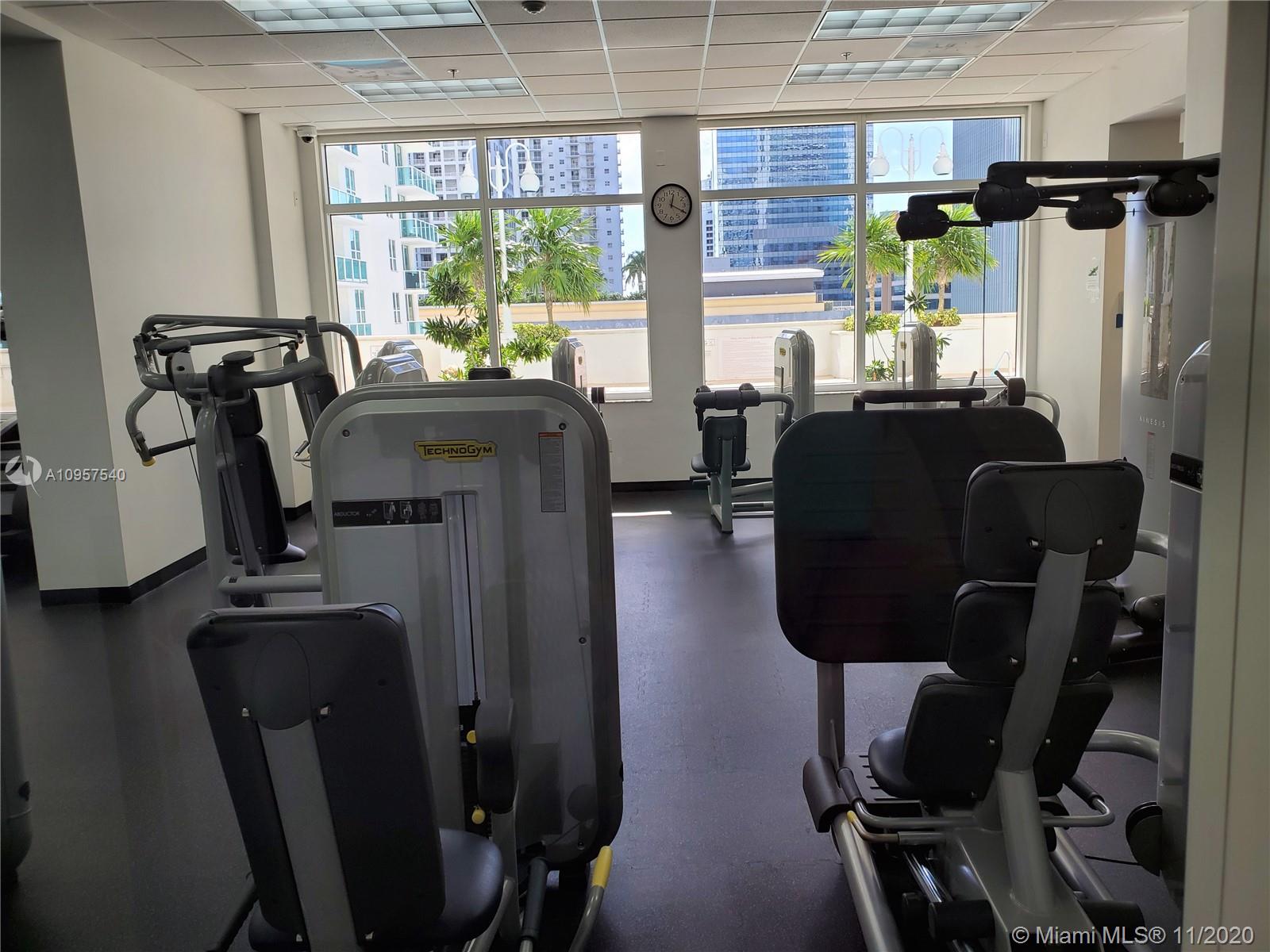 1200 Brickell Bay Drive, Unit 4003 Miami, FL 33131 - Photo 17 of 25