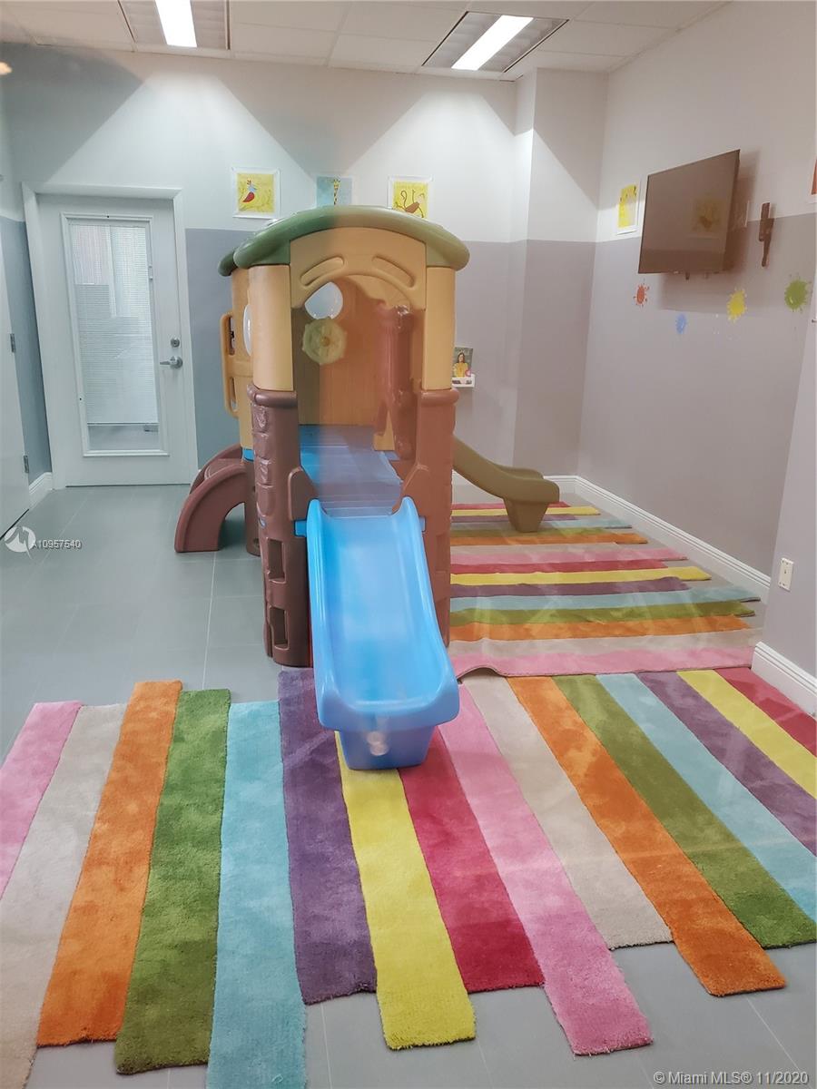 1200 Brickell Bay Drive, Unit 4003 Miami, FL 33131 - Photo 20 of 25