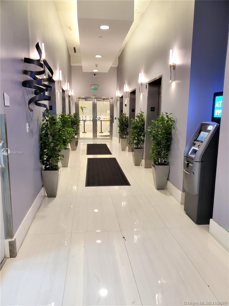 1200 Brickell Bay Drive, Unit 4003 Miami, FL 33131 - Photo 21 of 25