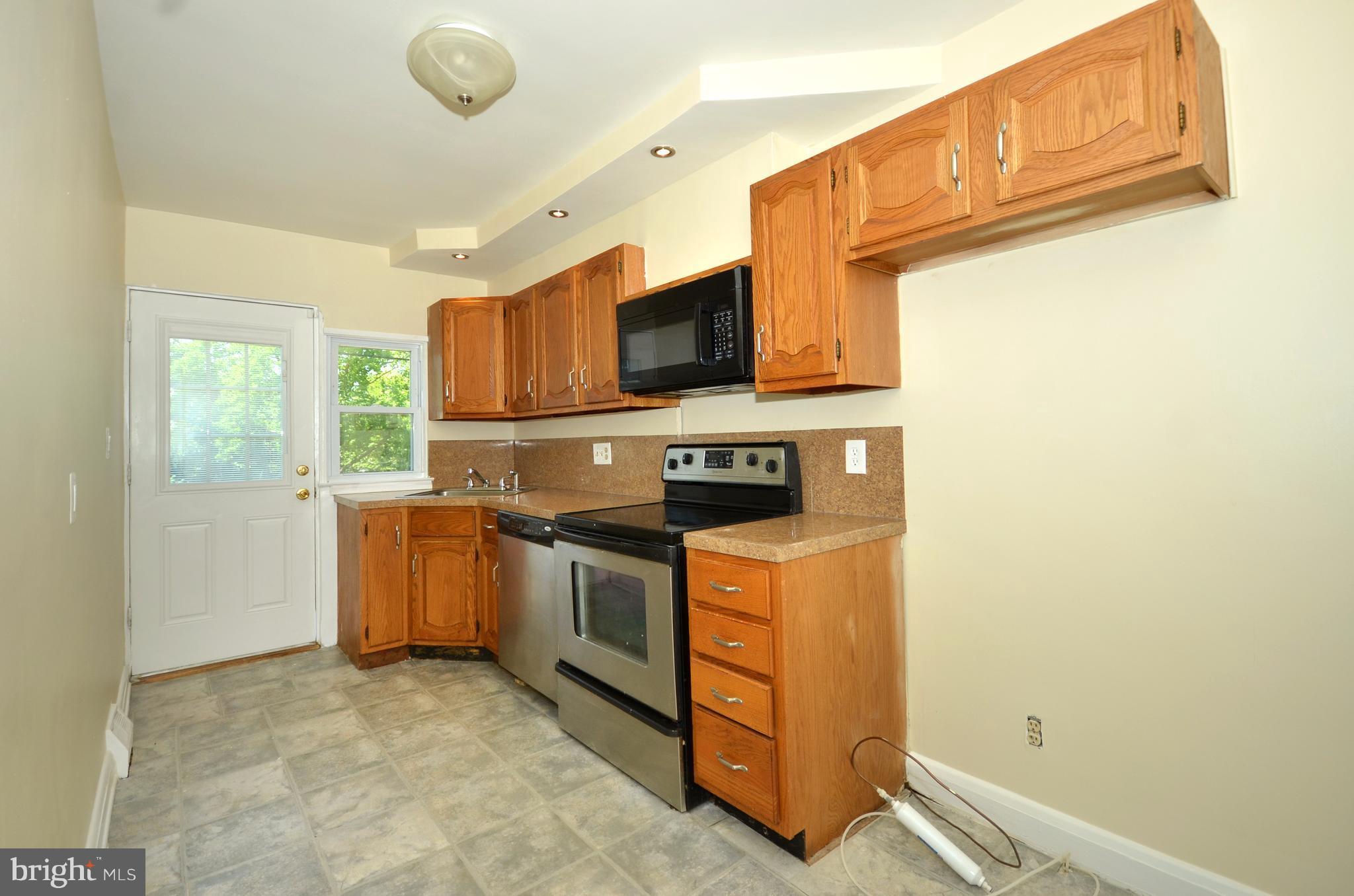 554 Welbrook Road Baltimore, MD 21221 - Photo 11 of 27 Kitchen