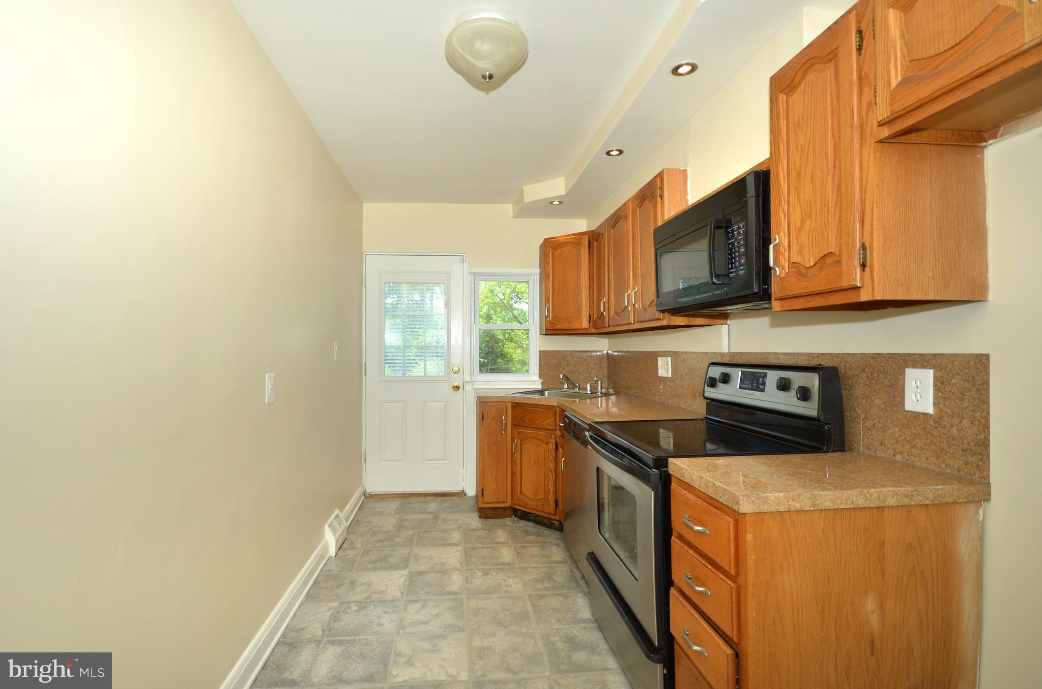 554 Welbrook Road Baltimore, MD 21221 - Photo 12 of 27 Kitchen