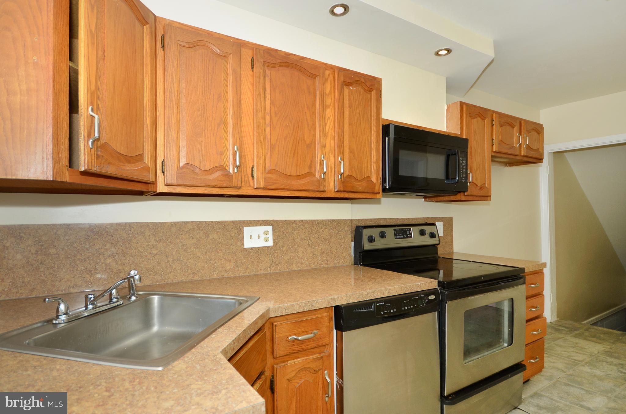554 Welbrook Road Baltimore, MD 21221 - Photo 13 of 27 Kitchen