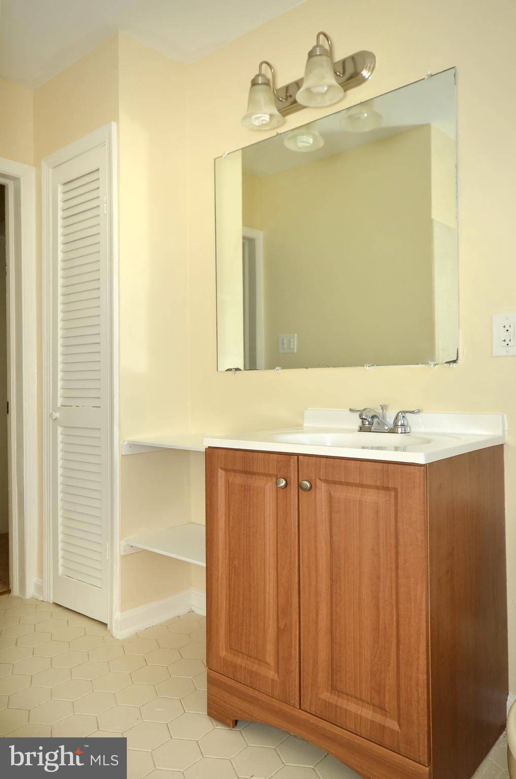 554 Welbrook Road Baltimore, MD 21221 - Photo 22 of 27 Bath