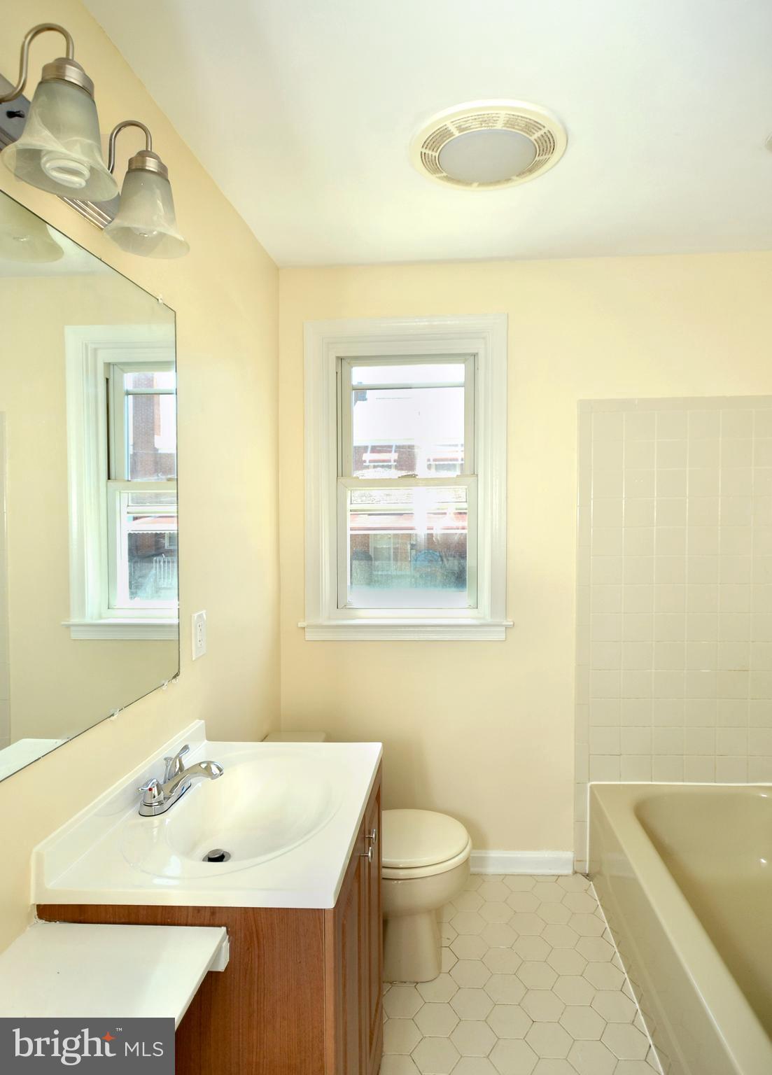 554 Welbrook Road Baltimore, MD 21221 - Photo 23 of 27 Bath