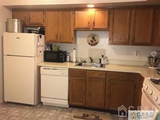 $2,100 | 10 Nicholas Court, Spotswood, NJ 08884