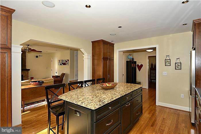 9619 Clearview Place Silver Spring, MD 20901 - Photo 8 of 30 Kitchen