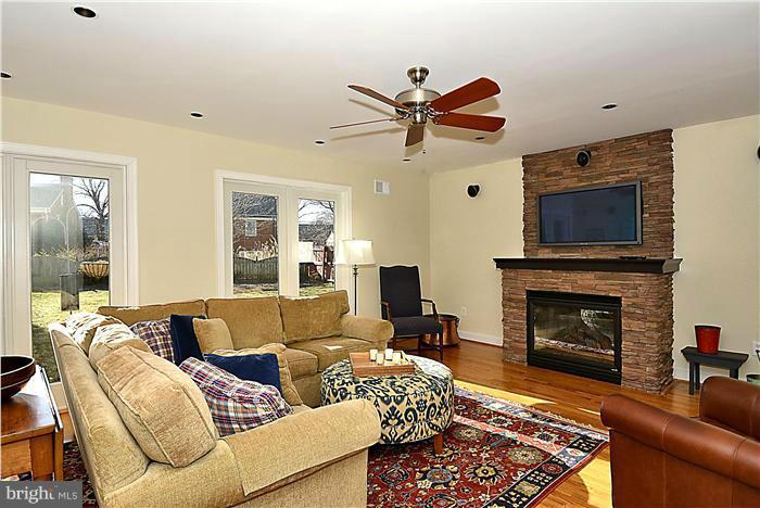 9619 Clearview Place Silver Spring, MD 20901 - Photo 10 of 30 Family Room