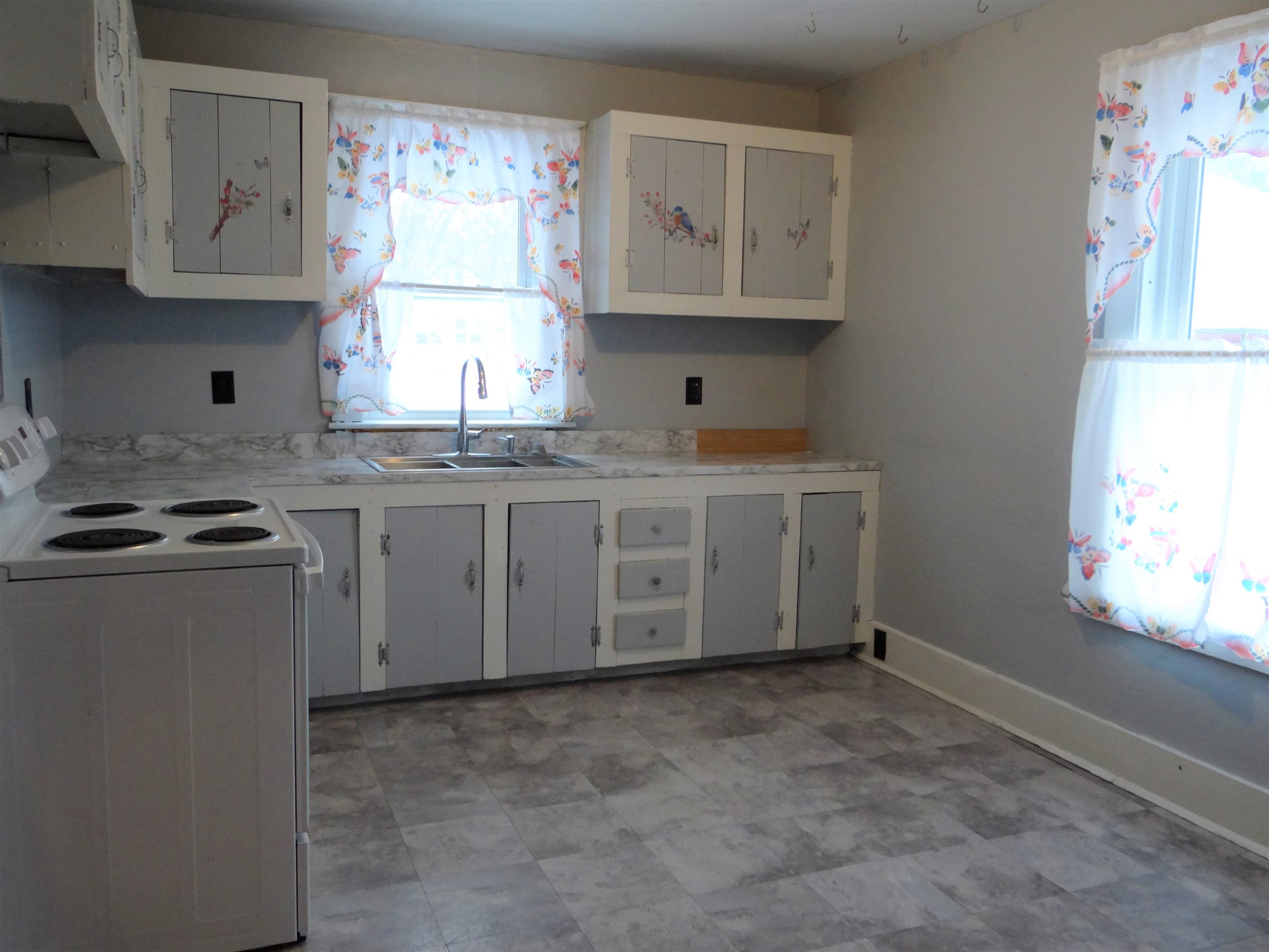 707 Maple Street Hartford, VT 05001 - Photo 6 of 26 Gallery Image 6