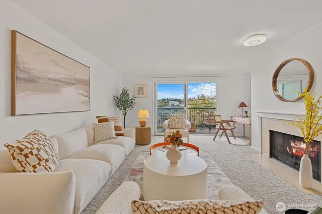 $515,000 | 2253 Gilman Drive West, Unit 104, Seattle, WA 98119