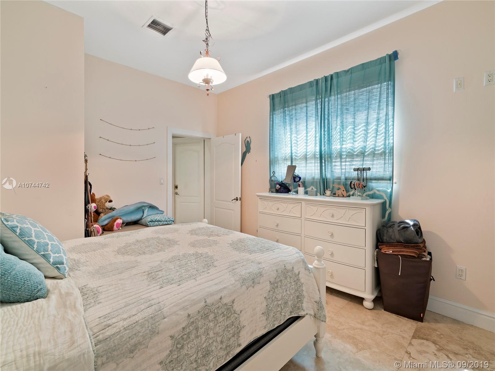 5051 Southwest 192nd Terrace Southwest Ranches, FL 33332 - Photo 25 of 48 Gallery Image 25