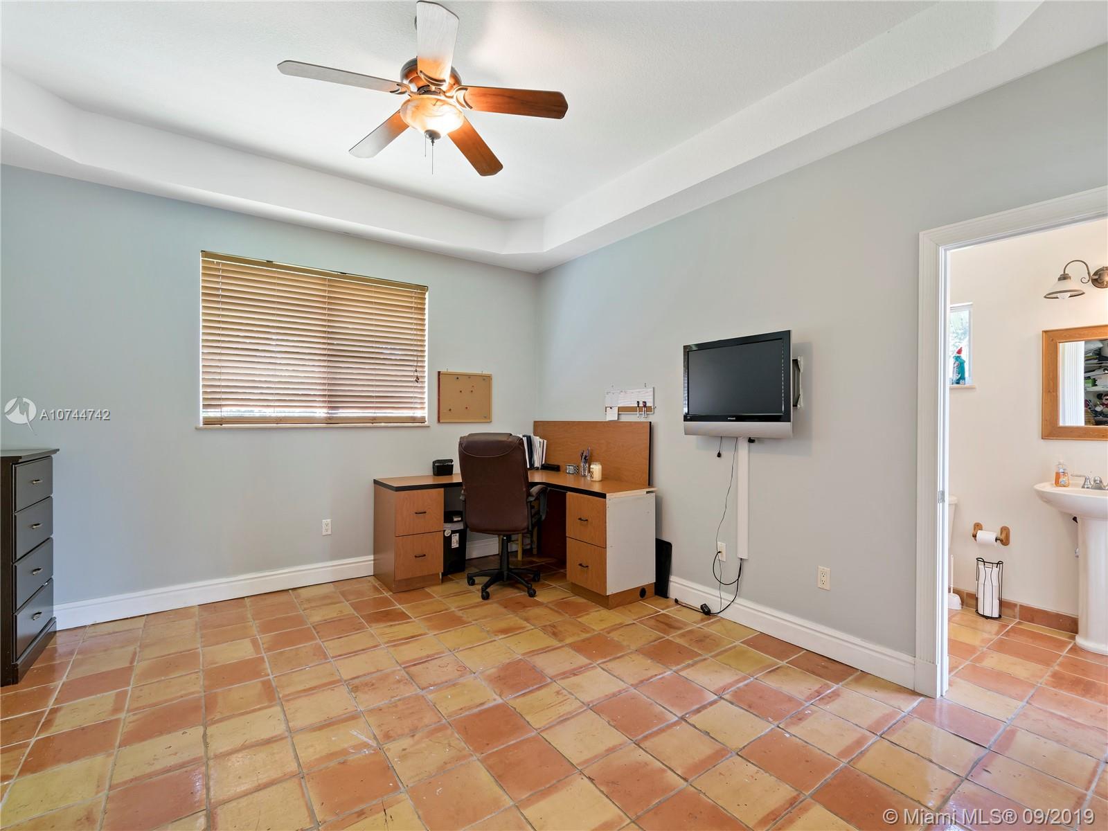 5051 Southwest 192nd Terrace Southwest Ranches, FL 33332 - Photo 26 of 48 Gallery Image 26