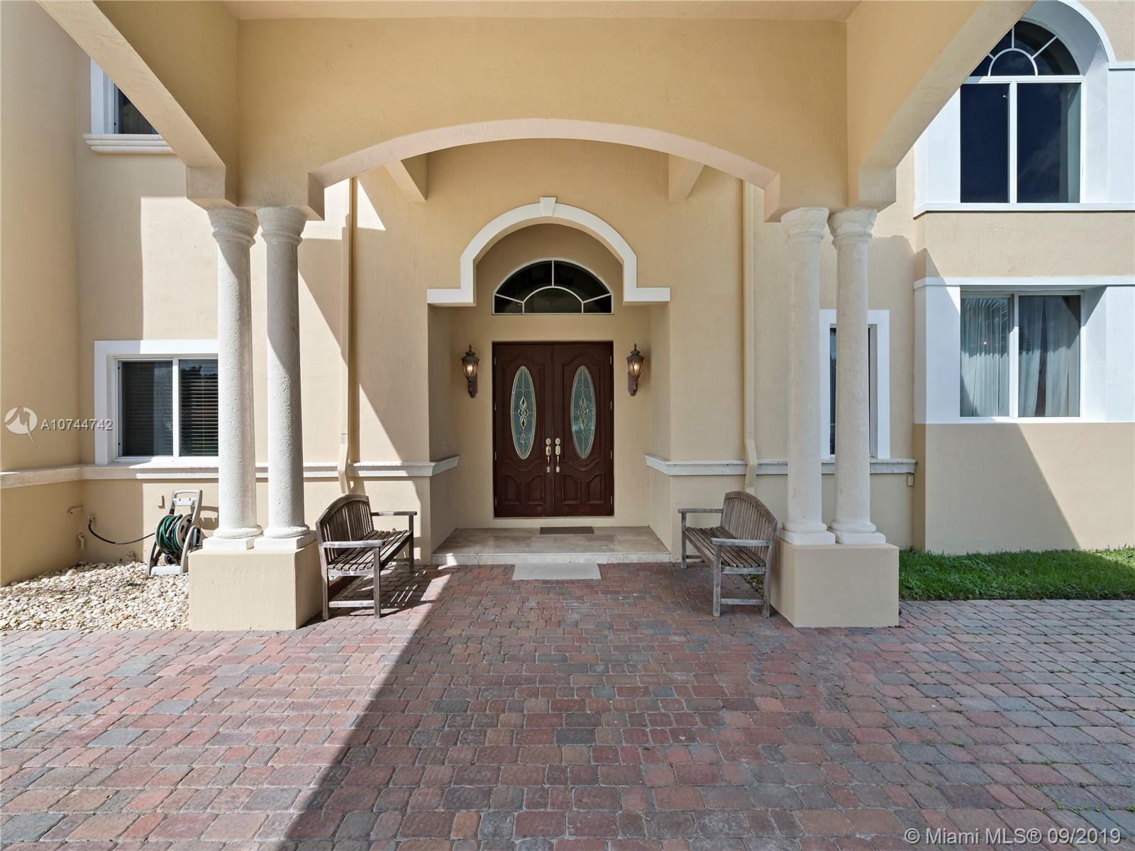 5051 Southwest 192nd Terrace Southwest Ranches, FL 33332 - Photo 8 of 48 Gallery Image 8