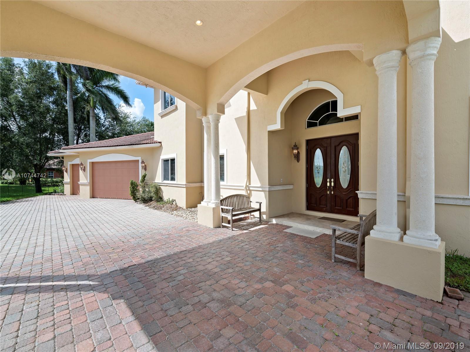 5051 Southwest 192nd Terrace Southwest Ranches, FL 33332 - Photo 9 of 48 Gallery Image 9