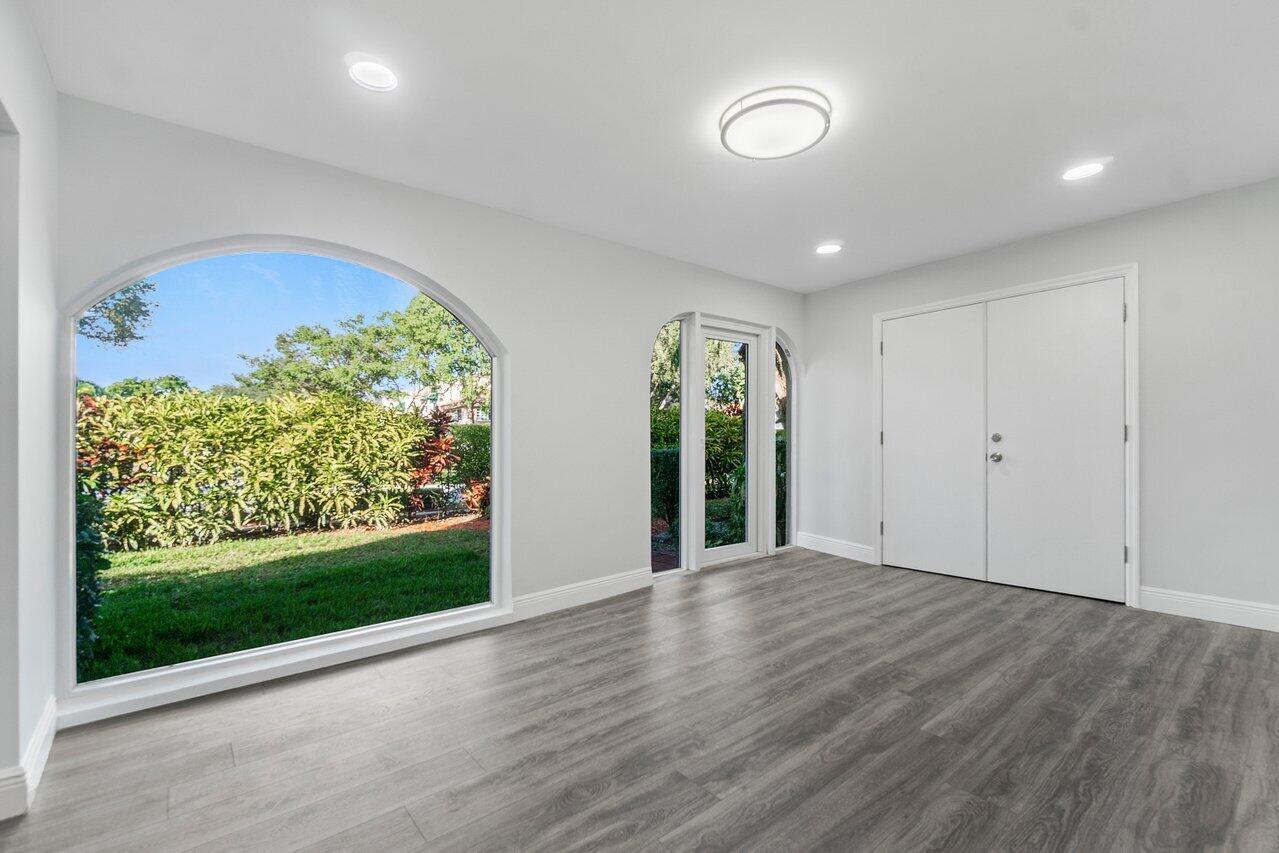 6652 Via Regina Boca Raton, FL 33433 - Photo 7 of 32 016-6652ViaRegina-BocaRaton-FL-33433-SMA