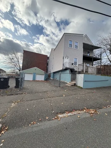 $1,800 | 246 East Dwight Street, Unit 1, Holyoke, MA 01040