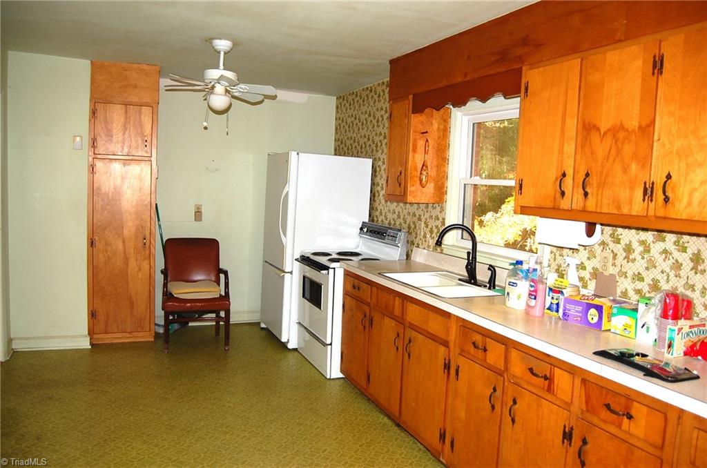 4850 Harvey Road Jamestown, NC 27282 - Photo 3 of 20 Gallery Image 3