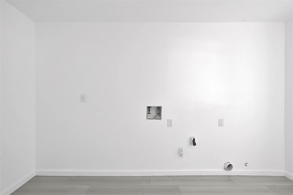 549 Brandon Road Conroe, TX 77302 - Photo 14 of 19 Laundry room with hook ups