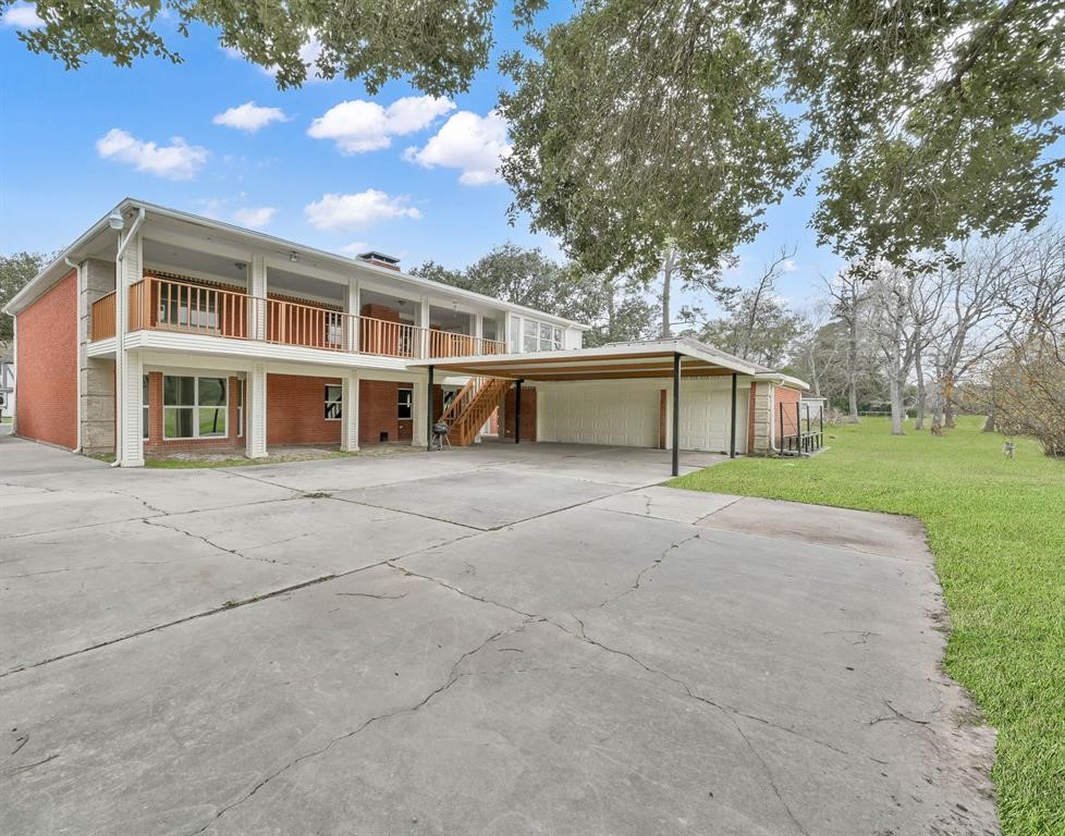 549 Brandon Road Conroe, TX 77302 - Photo 15 of 19 Large driveway with garage and carport