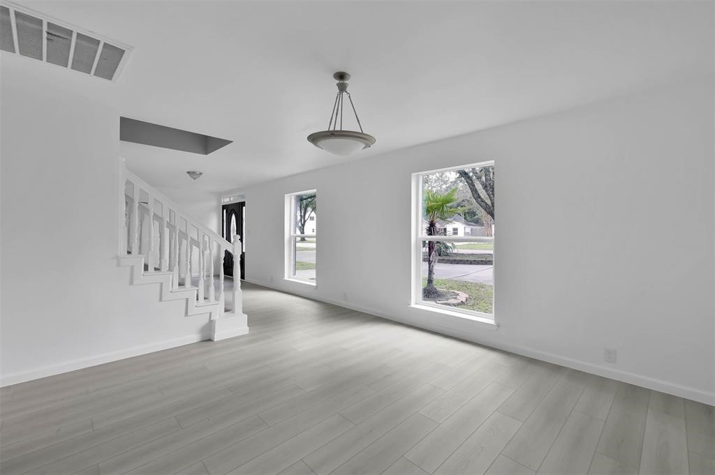 549 Brandon Road Conroe, TX 77302 - Photo 5 of 19 Living room with abundant natural light