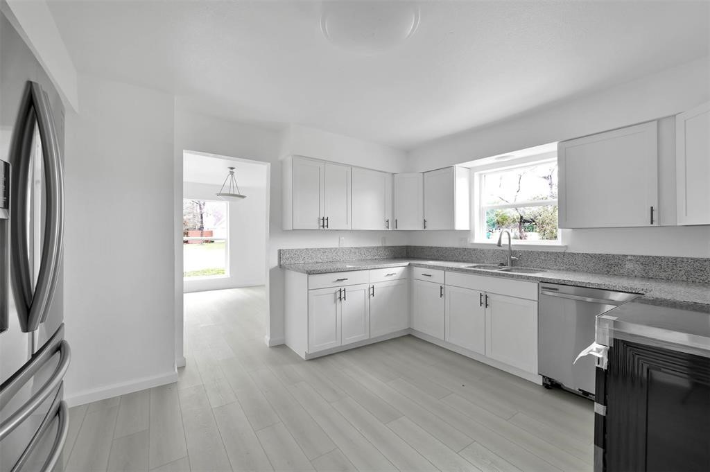 549 Brandon Road Conroe, TX 77302 - Photo 6 of 19 Kitchen with new appliances and plenty of cabinet and counter space