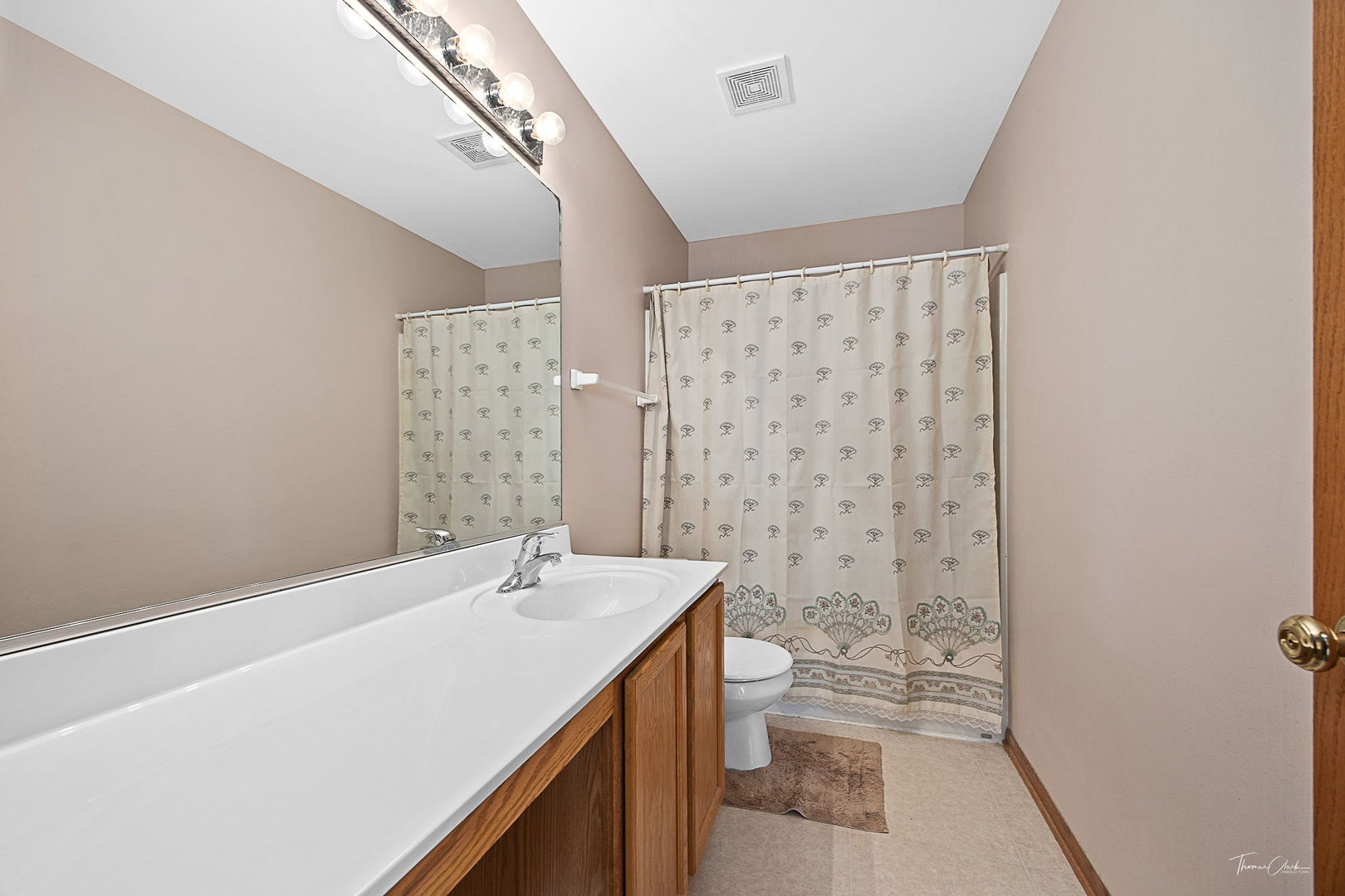 2031 Crosswind Drive Plainfield, IL 60586 - Photo 25 of 35 a bathroom with a sink a toilet and shower