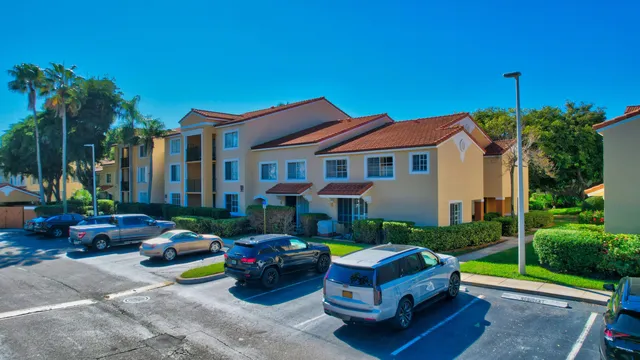 $339,000 | 127 Yacht Club Way, Unit 111, Hypoluxo, FL 33462