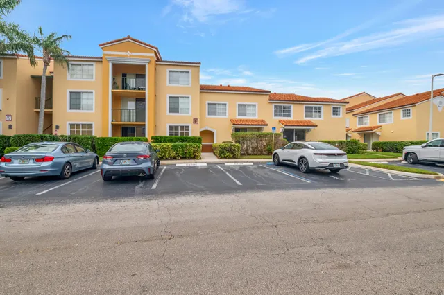 $339,000 | 127 Yacht Club Way, Unit 111, Hypoluxo, FL 33462