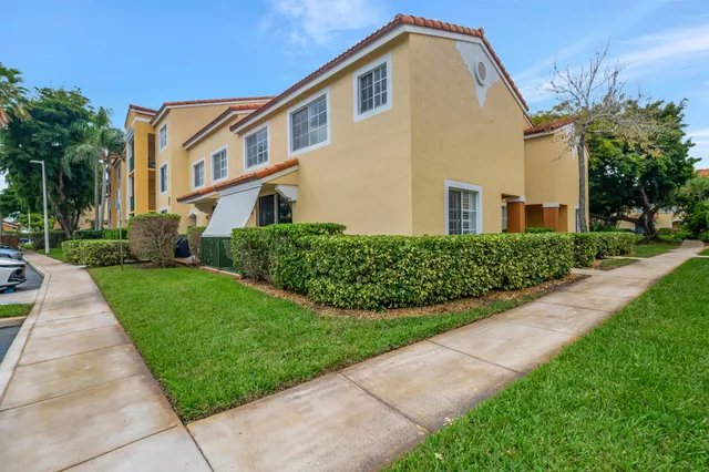 $339,000 | 127 Yacht Club Way, Unit 111, Hypoluxo, FL 33462