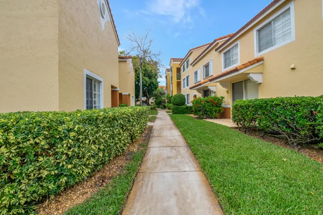 $339,000 | 127 Yacht Club Way, Unit 111, Hypoluxo, FL 33462