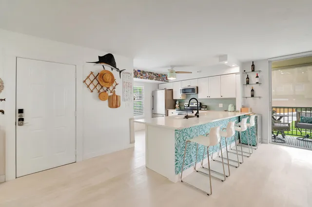 $339,000 | 127 Yacht Club Way, Unit 111, Hypoluxo, FL 33462