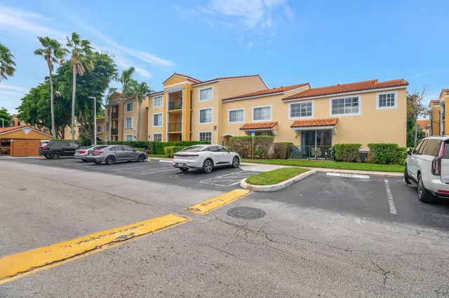 $339,000 | 127 Yacht Club Way, Unit 111, Hypoluxo, FL 33462