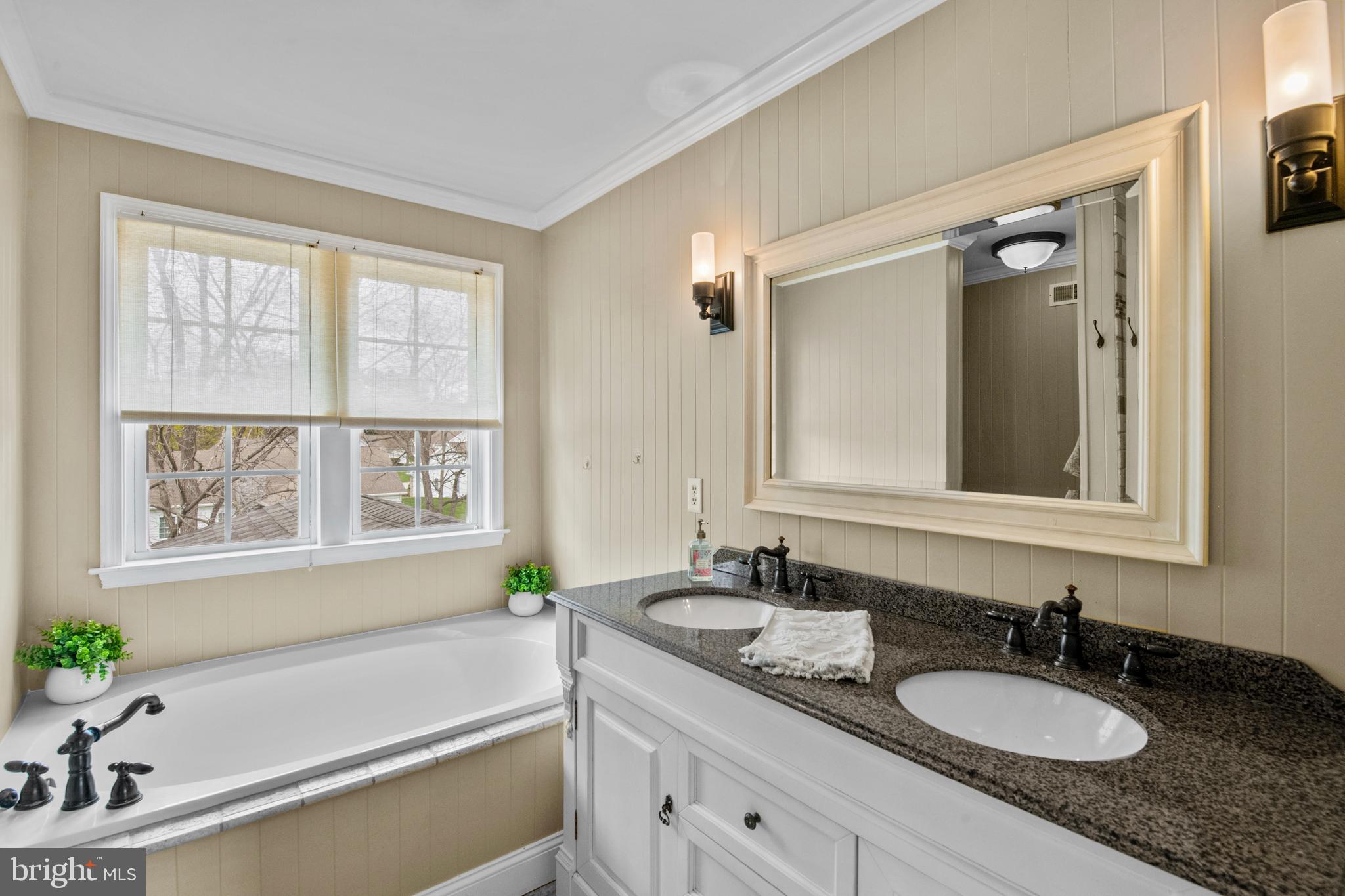 2532 Knob Hill Road York, PA 17403 - Photo 24 of 41 Primary bathroom