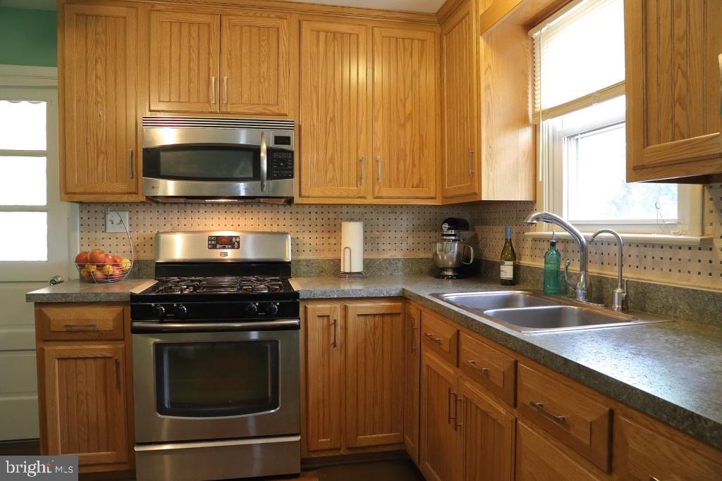 110 Lampeter Road Lancaster, PA 17602 - Photo 7 of 17 Gallery Image 7