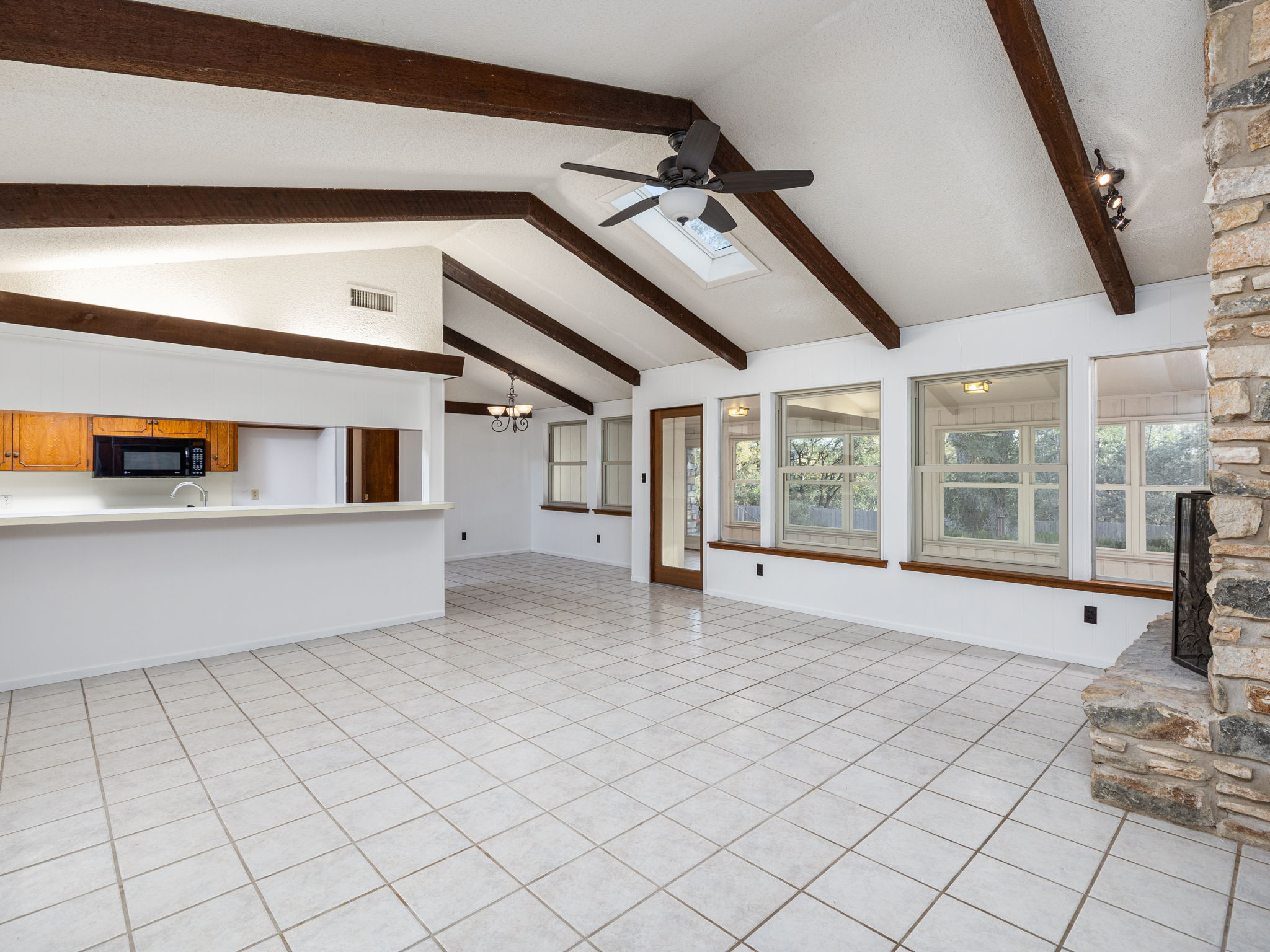 806 Country Club Road Georgetown, TX 78628 - Photo 7 of 39 The family room faces the private backyard with soaring vaulted, beamed ceilings and a skylight that brings in an abundance of natural light