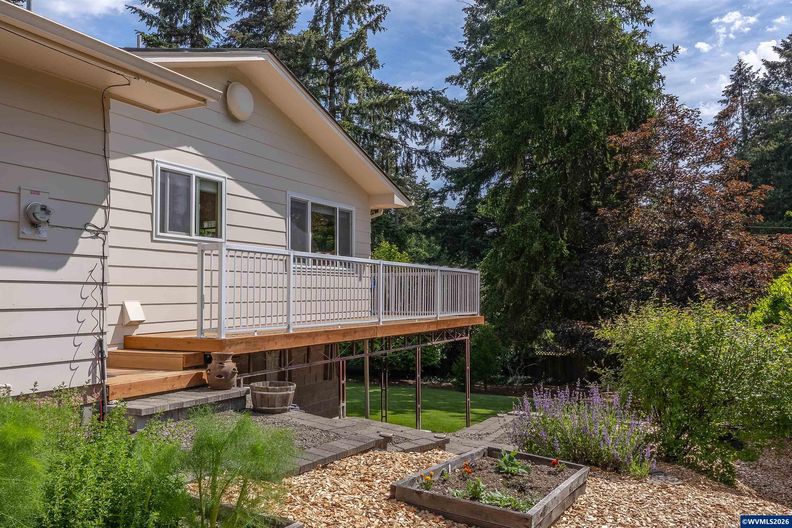 2981 Northwest Sunny Lane Albany, OR 97321 - Photo 37 of 40