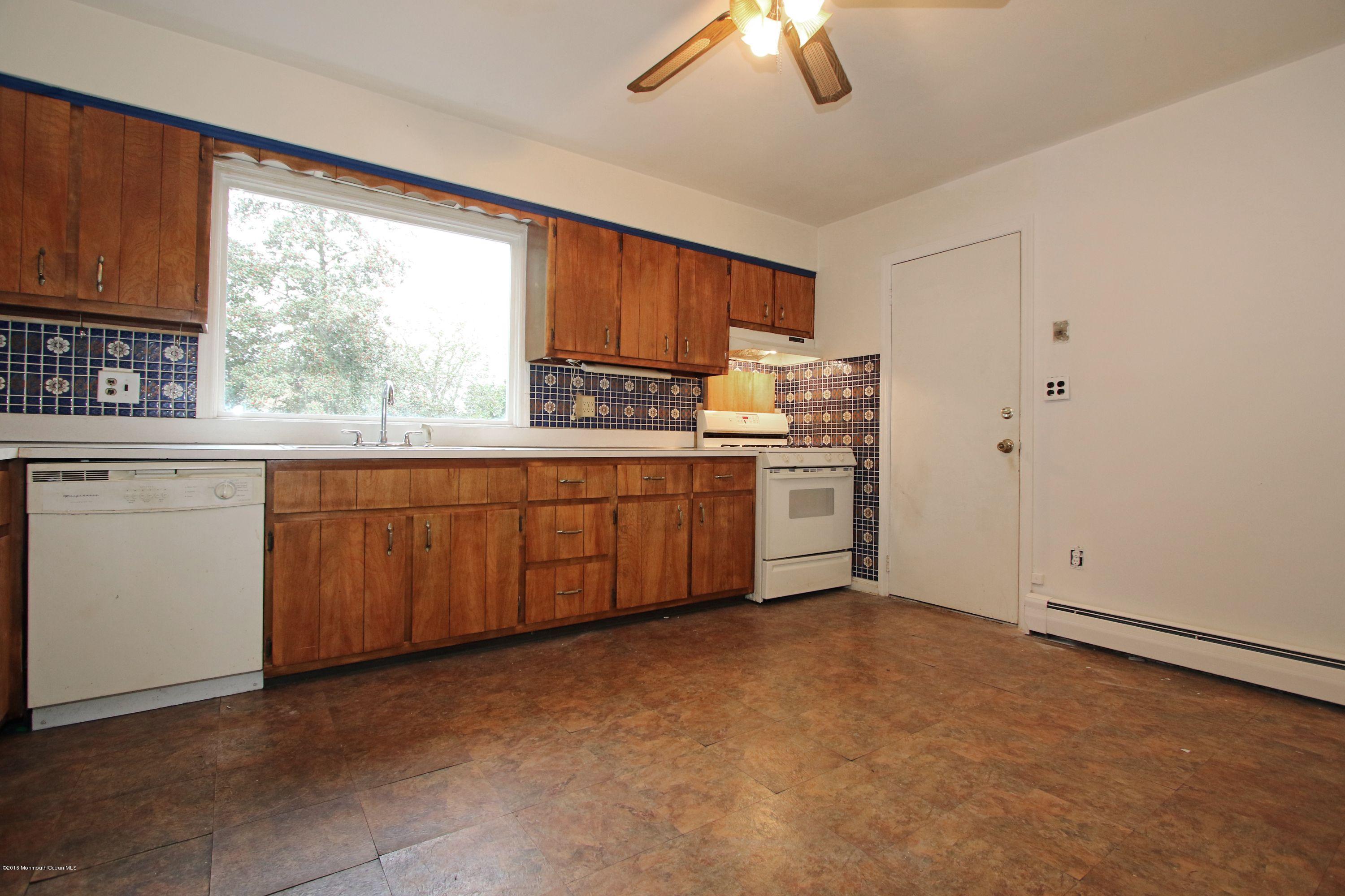 673 Locust Point Road Atlantic Highlands, NJ 07716 - Photo 9 of 32 IMG_8529a