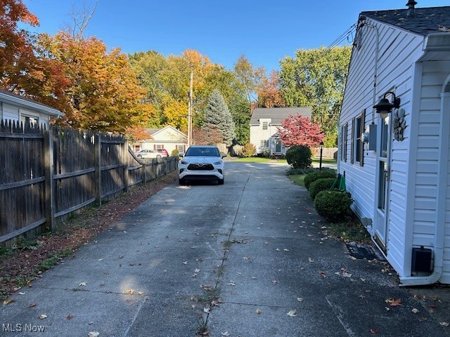 7402 Rockingham Road Mentor, OH 44060 - Photo 8 of 32 Driveway
