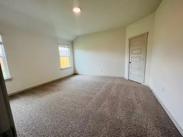 a view of empty room with window