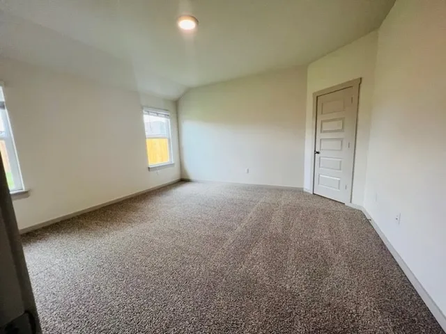 a view of empty room with window