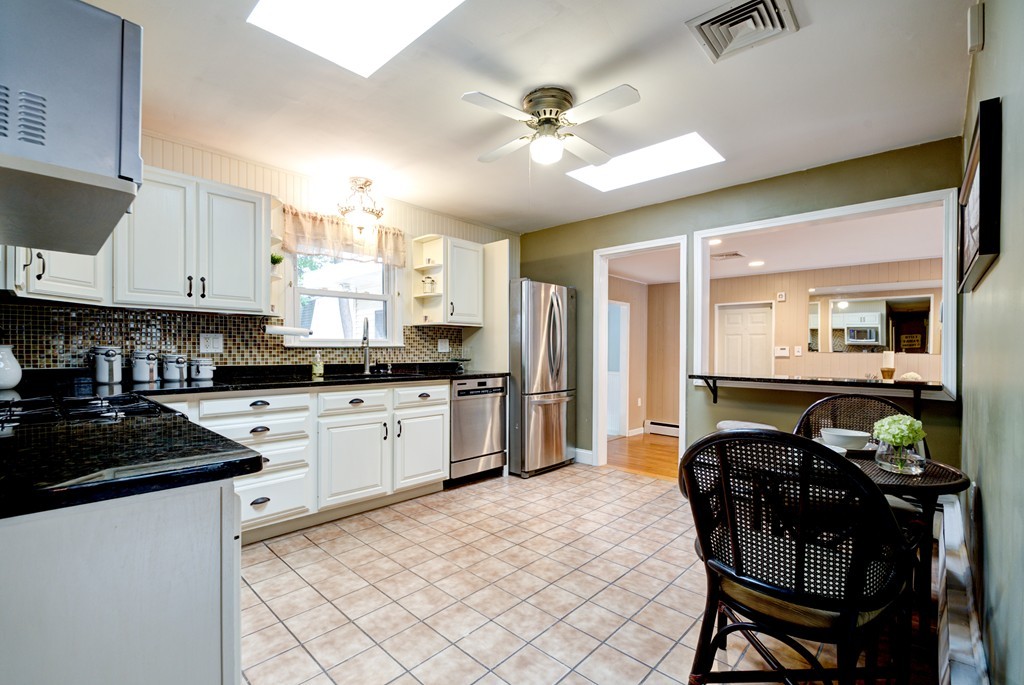 20 Francella Road Methuen, MA 01844 - Photo 4 of 29 Gallery Image 4