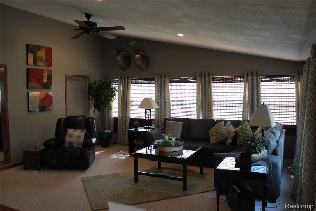 3187 North Custer Road Monroe, MI 48162 - Photo 11 of 37 IMG_4022.JPG