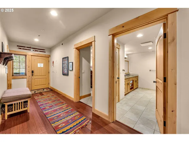 a en suite bathroom with a sink and a mirror