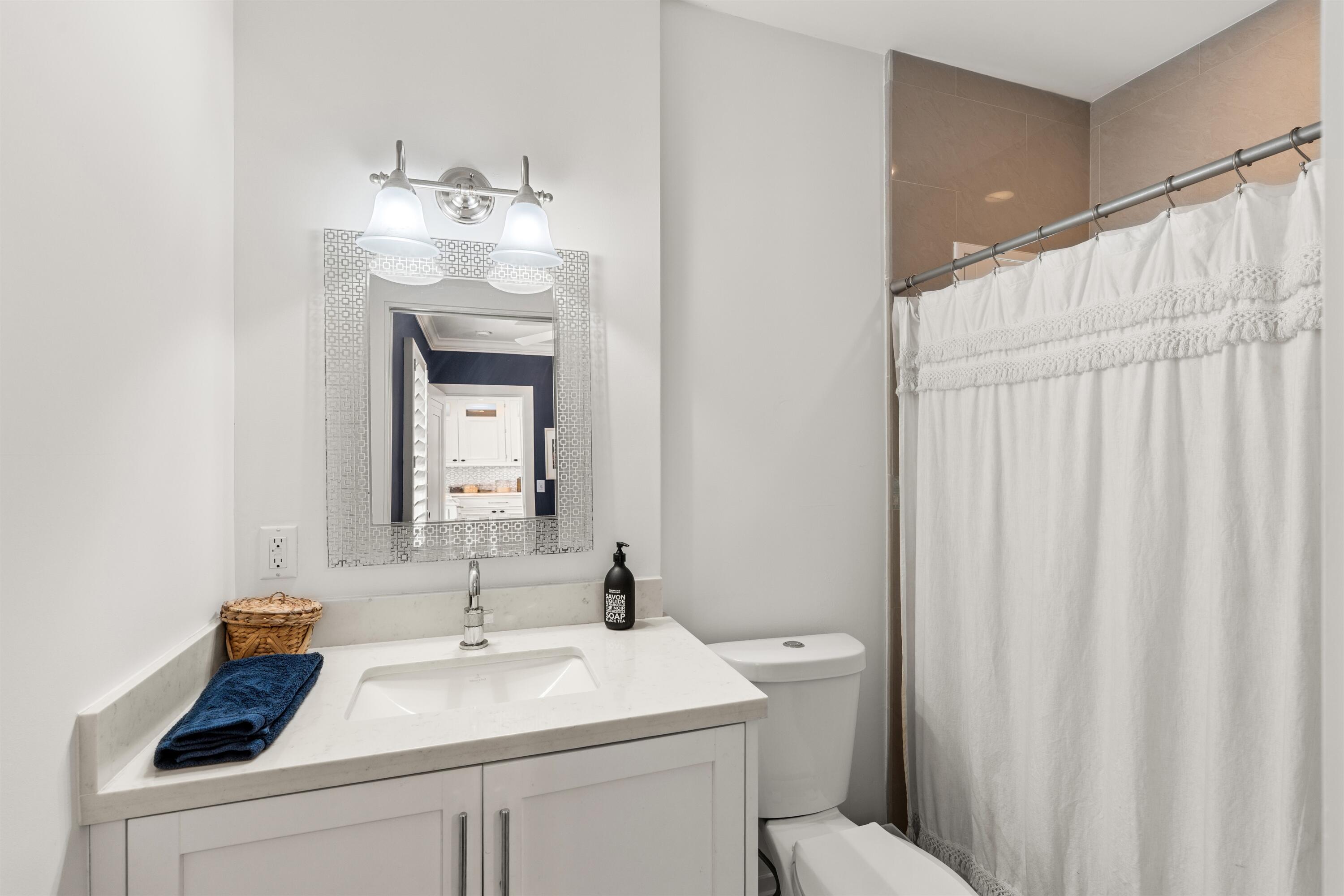 399 Florenada Terrace Boca Raton, FL 33486 - Photo 21 of 39 BATHROOM_2_DT