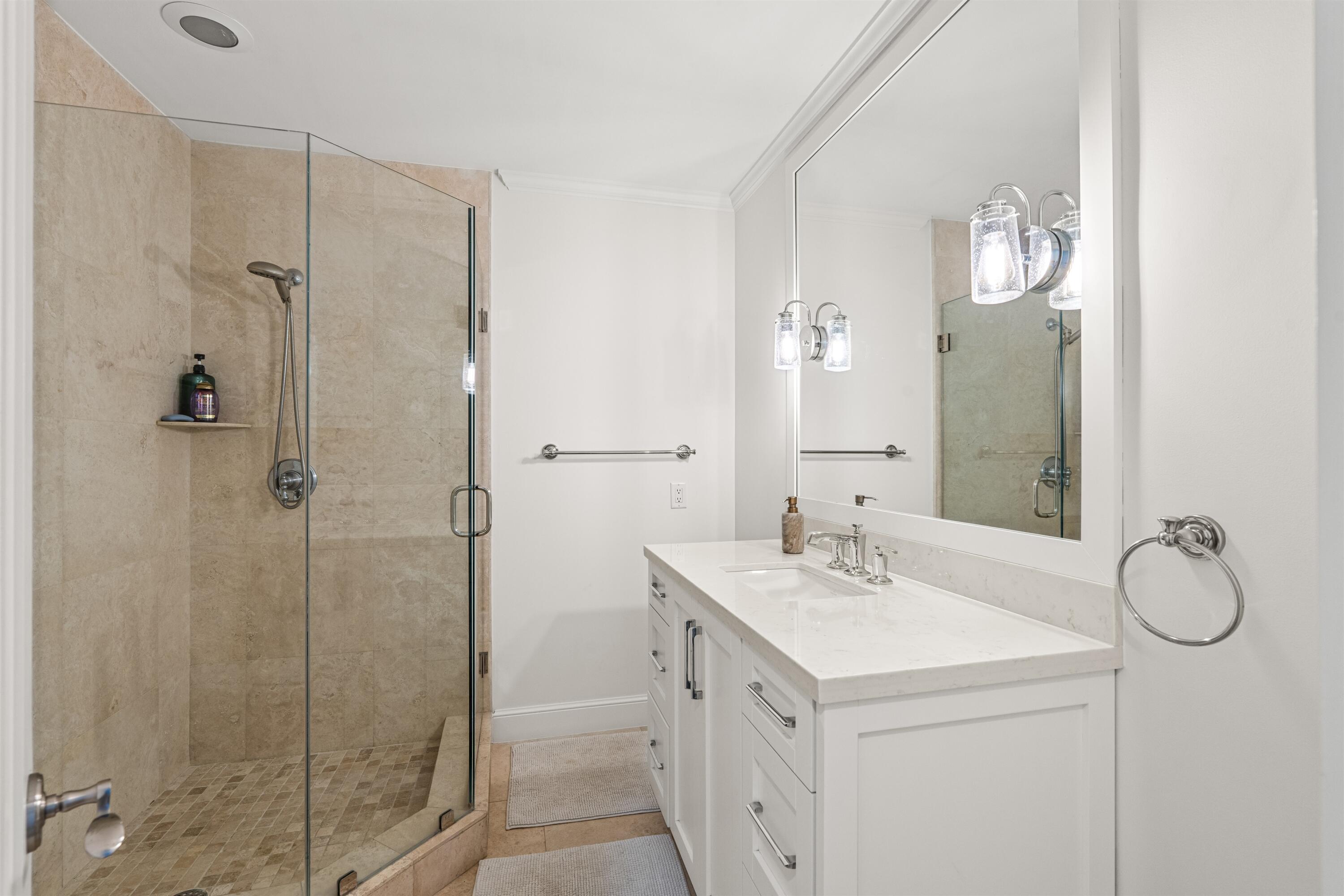 399 Florenada Terrace Boca Raton, FL 33486 - Photo 29 of 39 BATHROOM_3_DETAIL_DT